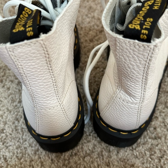 New Dr Martens Sinclair boots - Picture 2 of 8